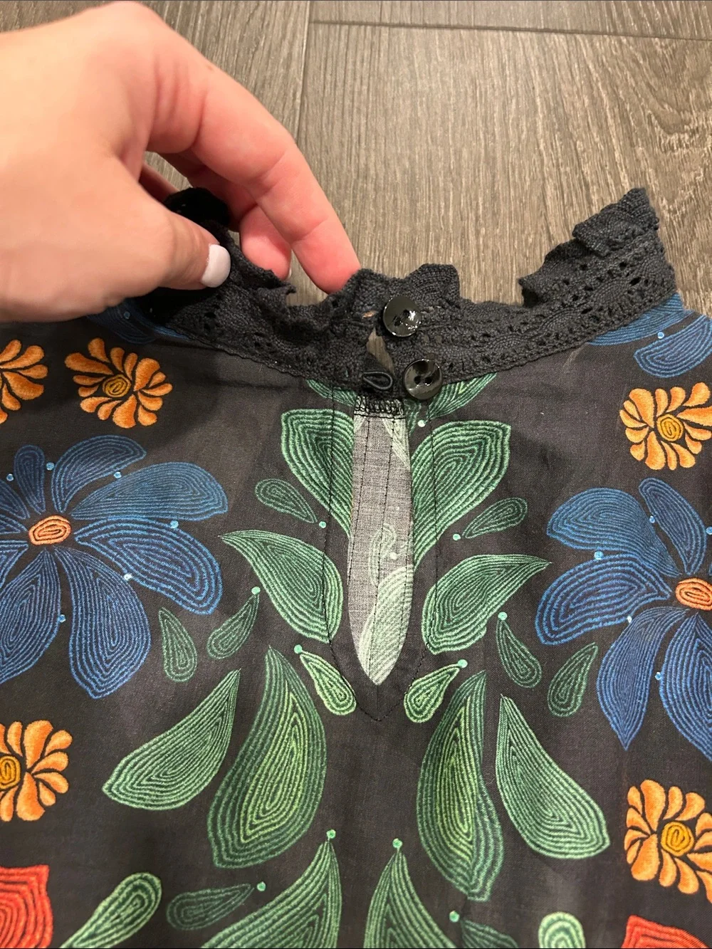 NWT Farm Rio Women's Black Floral Lace-Trim Blouse